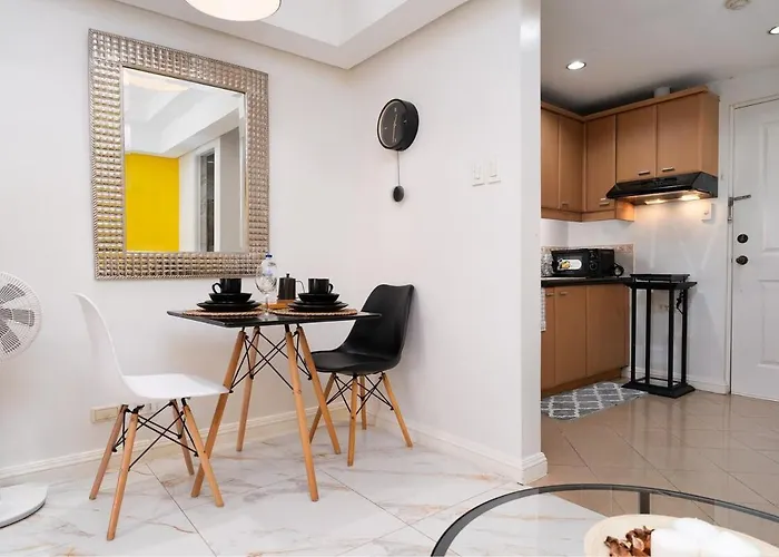 Apartment Greenbelt Makati With Balcony & Park Views