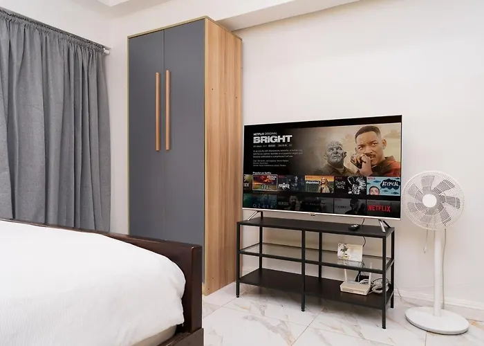 Greenbelt Makati With Balcony & Park Views Apartment Manila
