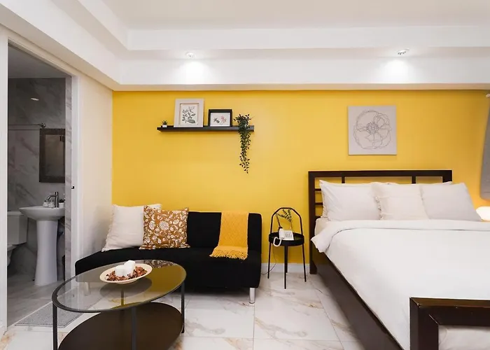 Greenbelt Makati With Balcony & Park Views Apartment *