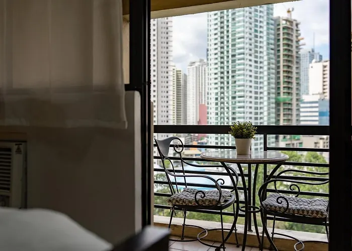 Greenbelt Makati With Balcony & Park Views *