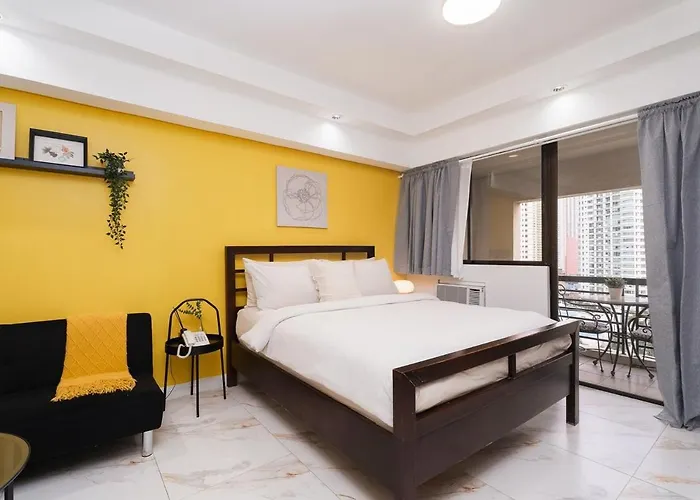 Greenbelt Makati With Balcony & Park Views Apartment