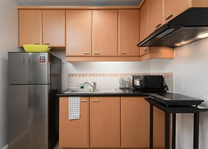 Greenbelt Makati With Balcony & Park Views Apartment
