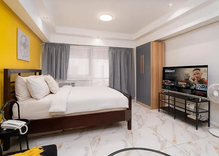 Apartment Greenbelt Makati With Balcony & Park Views