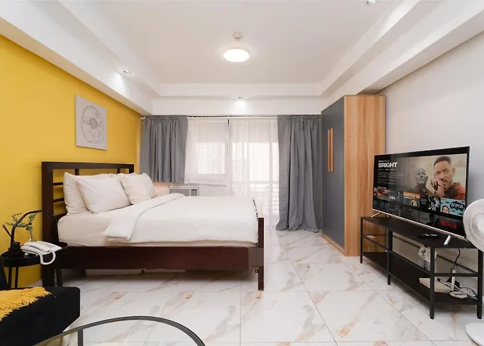 Apartment Greenbelt Makati With Balcony & Park Views *