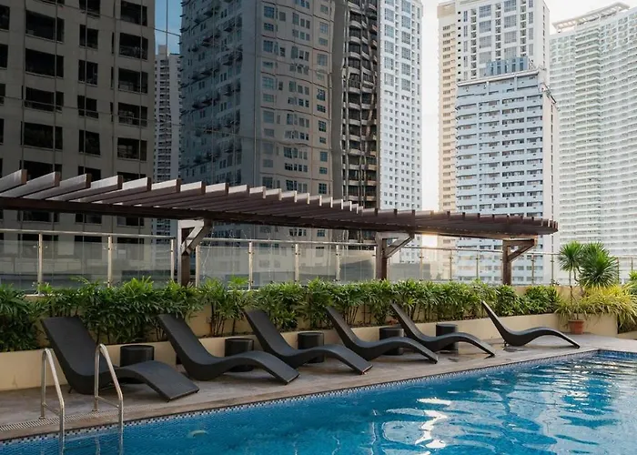 Greenbelt Makati With Balcony & Park Views *