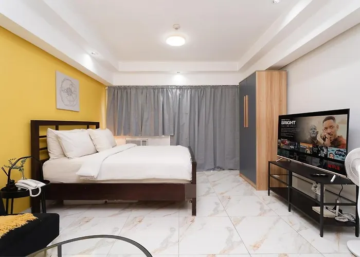 Greenbelt Makati With Balcony & Park Views Apartment